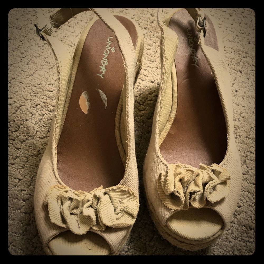 Size 7 wedge sandals